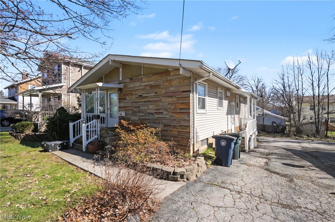 473 Leeds Street Akron OH 44305