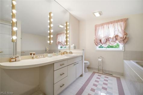 2081 Temblethurst Road Cleveland OH 44121