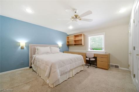2081 Temblethurst Road Cleveland OH 44121
