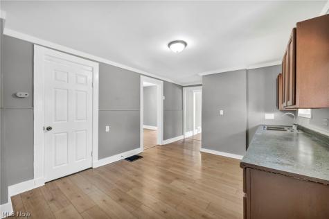 3822 Carlyle Avenue Cleveland OH 44109