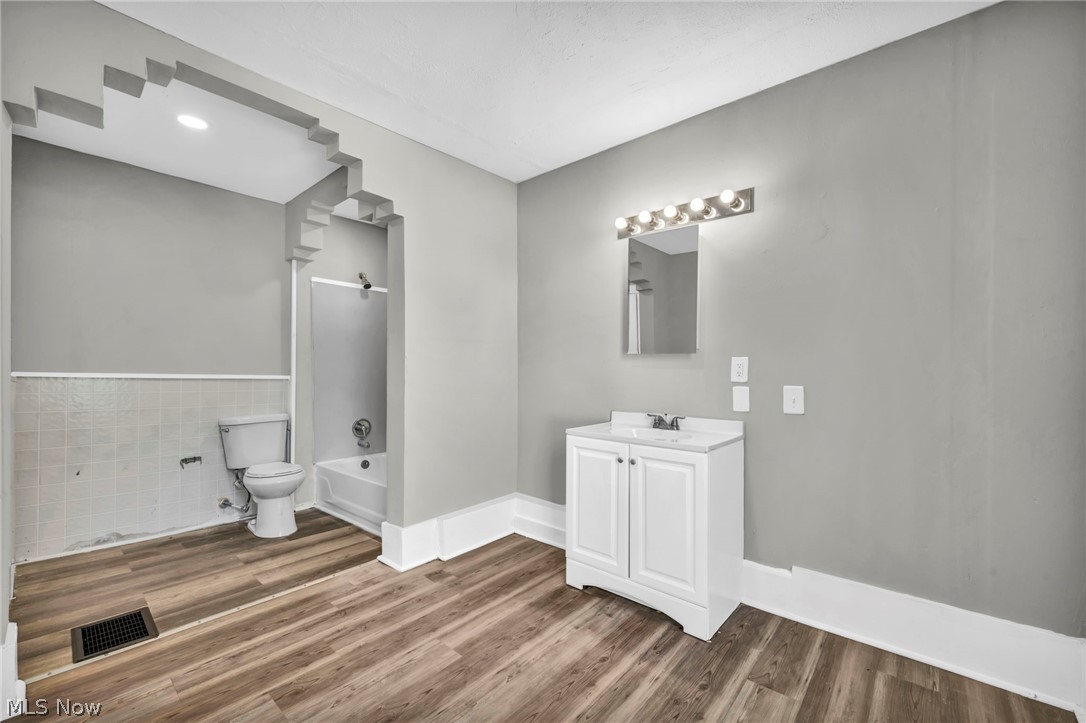 3822 Carlyle Avenue Cleveland OH 44109