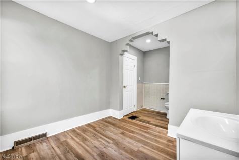 3822 Carlyle Avenue Cleveland OH 44109