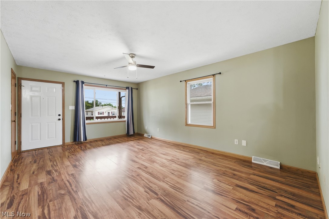 1094 Stratford Street Barberton OH 44203