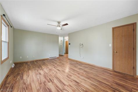 1094 Stratford Street Barberton OH 44203