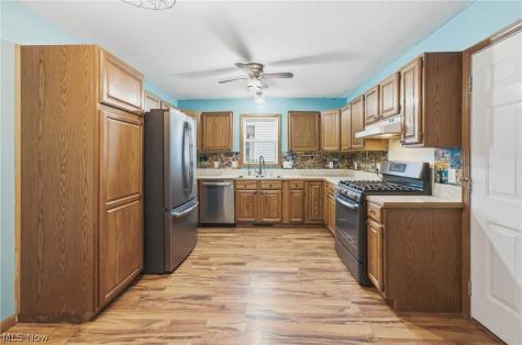 1094 Stratford Street Barberton OH 44203