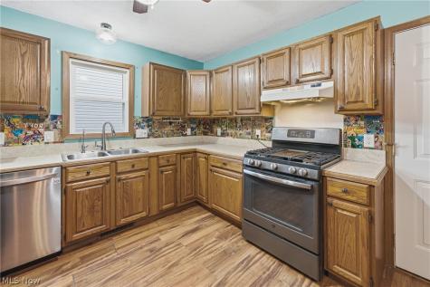 1094 Stratford Street Barberton OH 44203