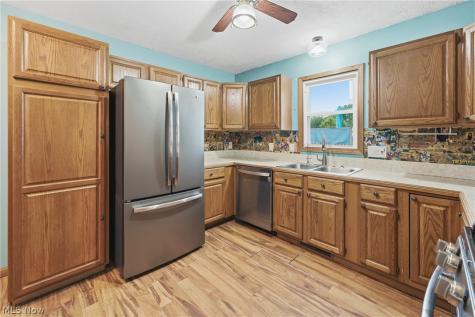 1094 Stratford Street Barberton OH 44203