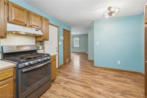 1094 Stratford Street Barberton OH 44203