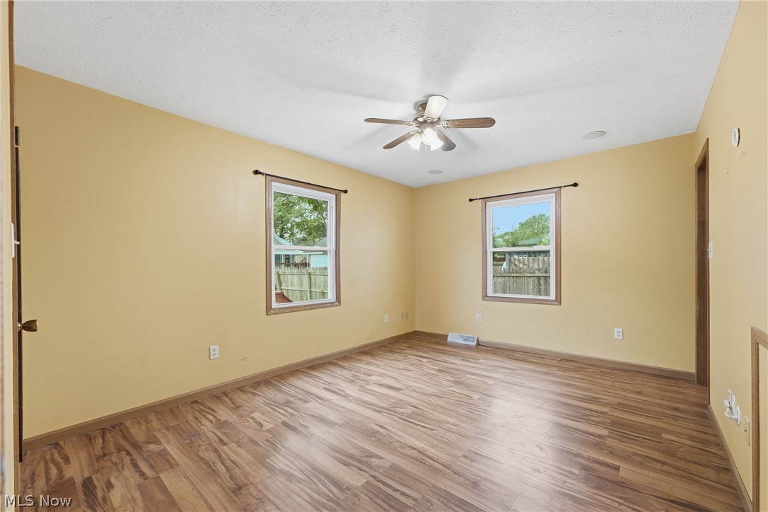 1094 Stratford Street Barberton OH 44203