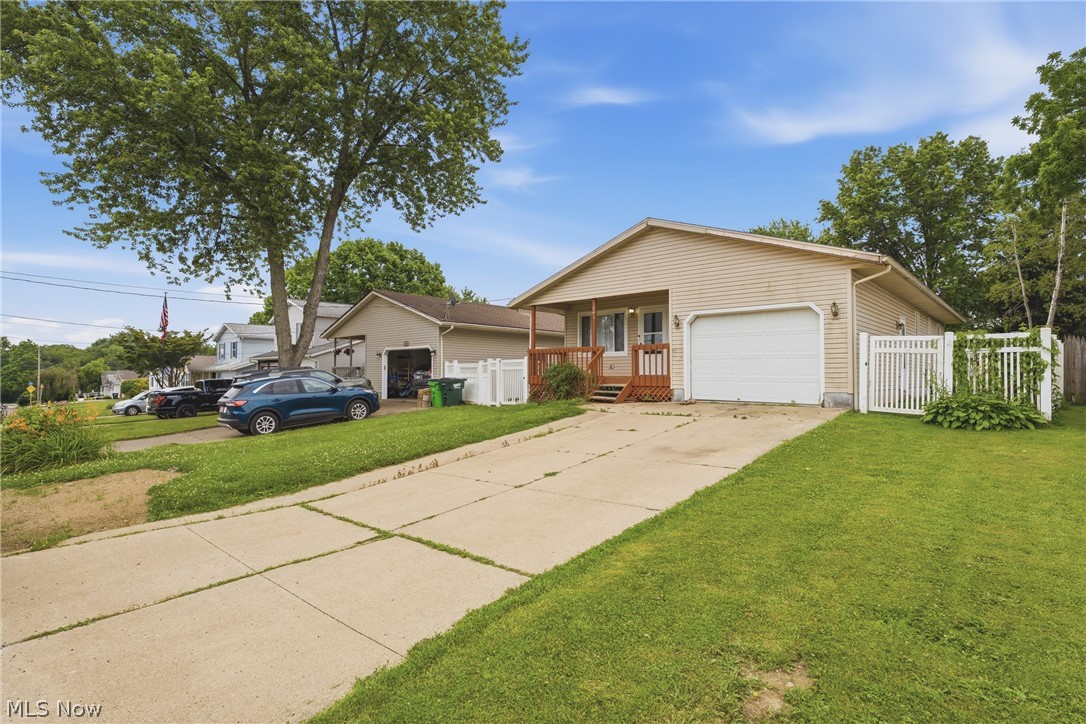 1094 Stratford Street Barberton OH 44203