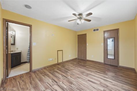1094 Stratford Street Barberton OH 44203