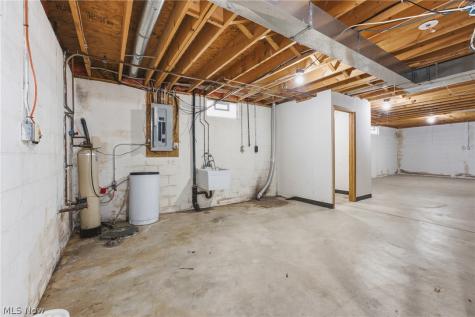 1094 Stratford Street Barberton OH 44203