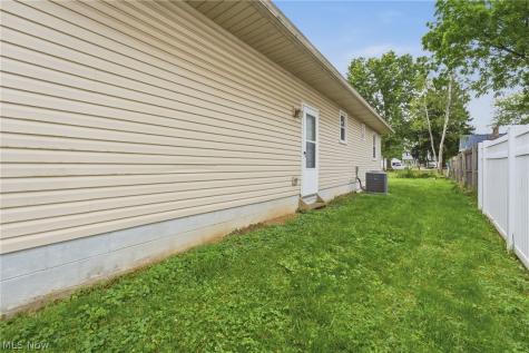 1094 Stratford Street Barberton OH 44203