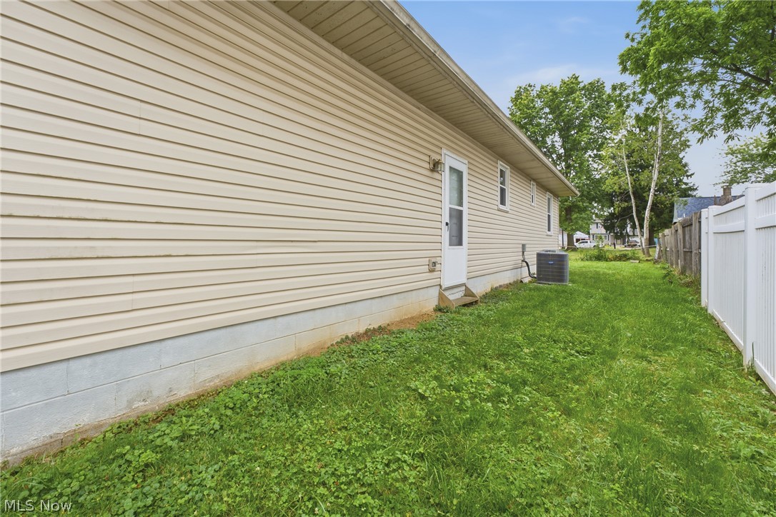 1094 Stratford Street Barberton OH 44203