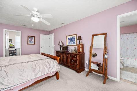 211 Burkdale Court Wadsworth OH 44281