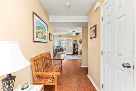 211 Burkdale Court Wadsworth OH 44281