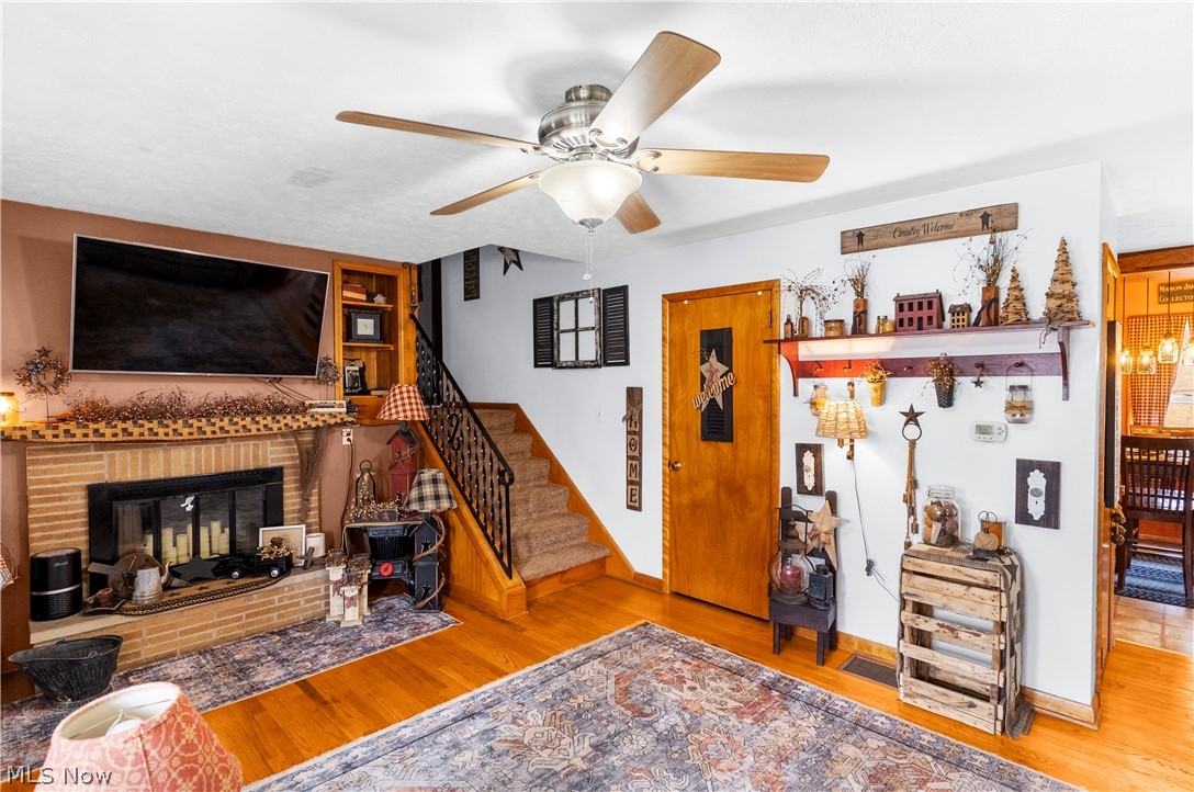 27 E Friend Street Columbiana OH 44408