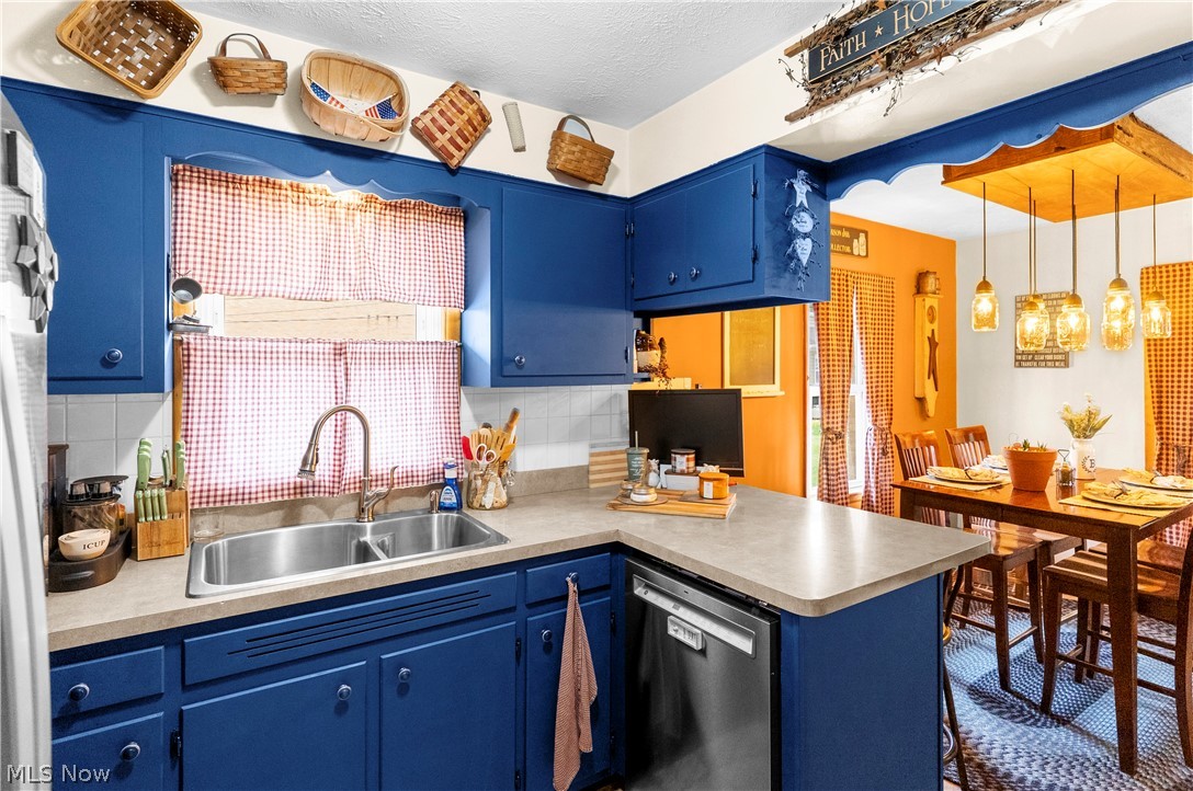 27 E Friend Street Columbiana OH 44408