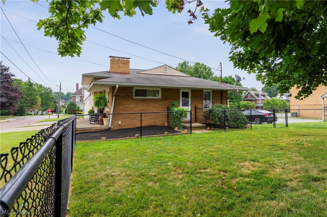 27 E Friend Street Columbiana OH 44408