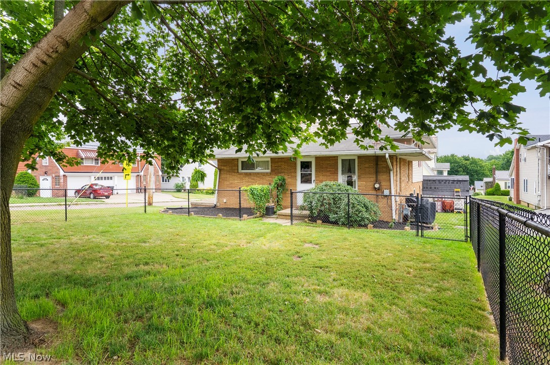 27 E Friend Street Columbiana OH 44408