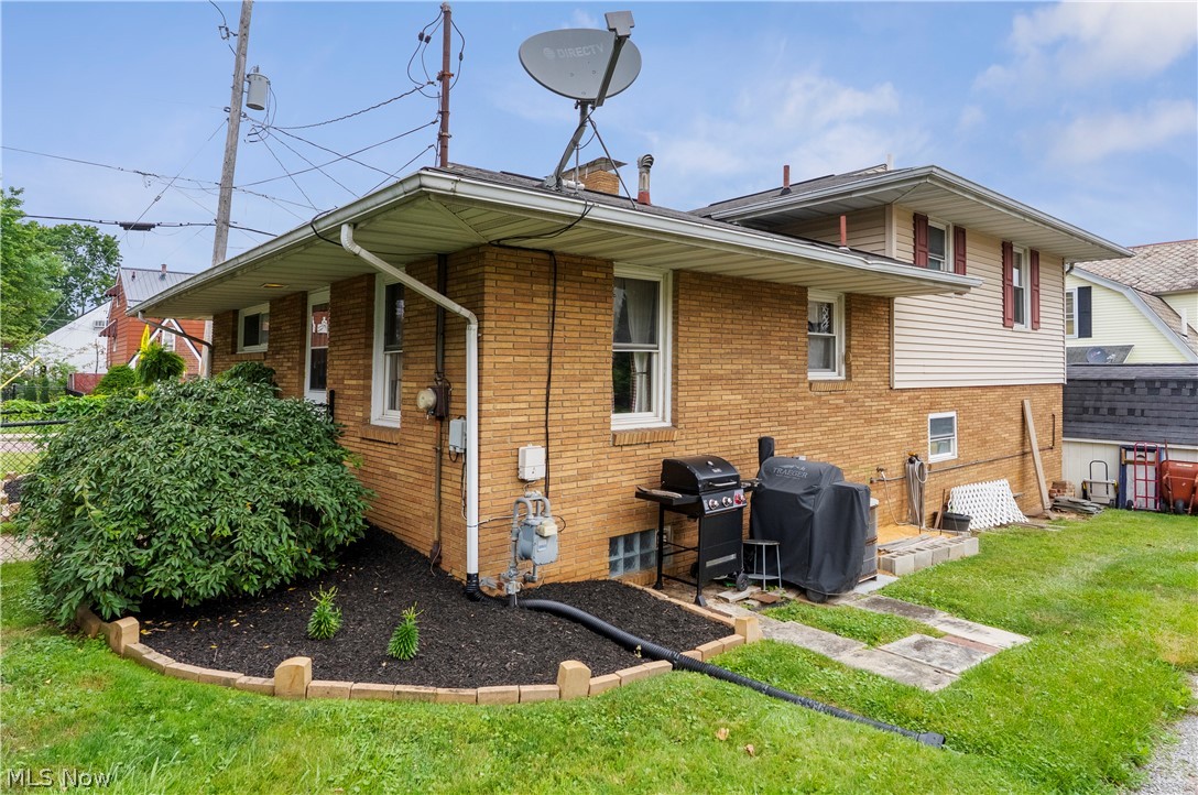 27 E Friend Street Columbiana OH 44408