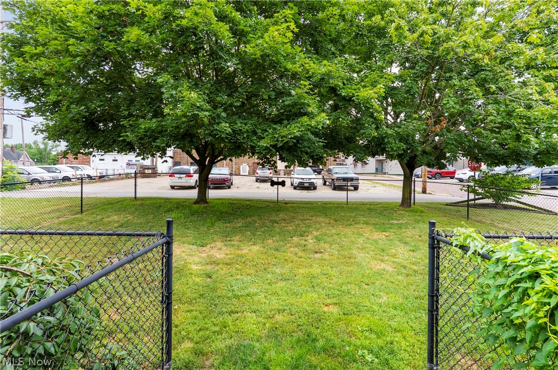 27 E Friend Street Columbiana OH 44408