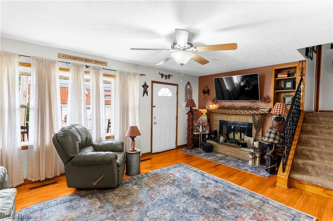27 E Friend Street Columbiana OH 44408