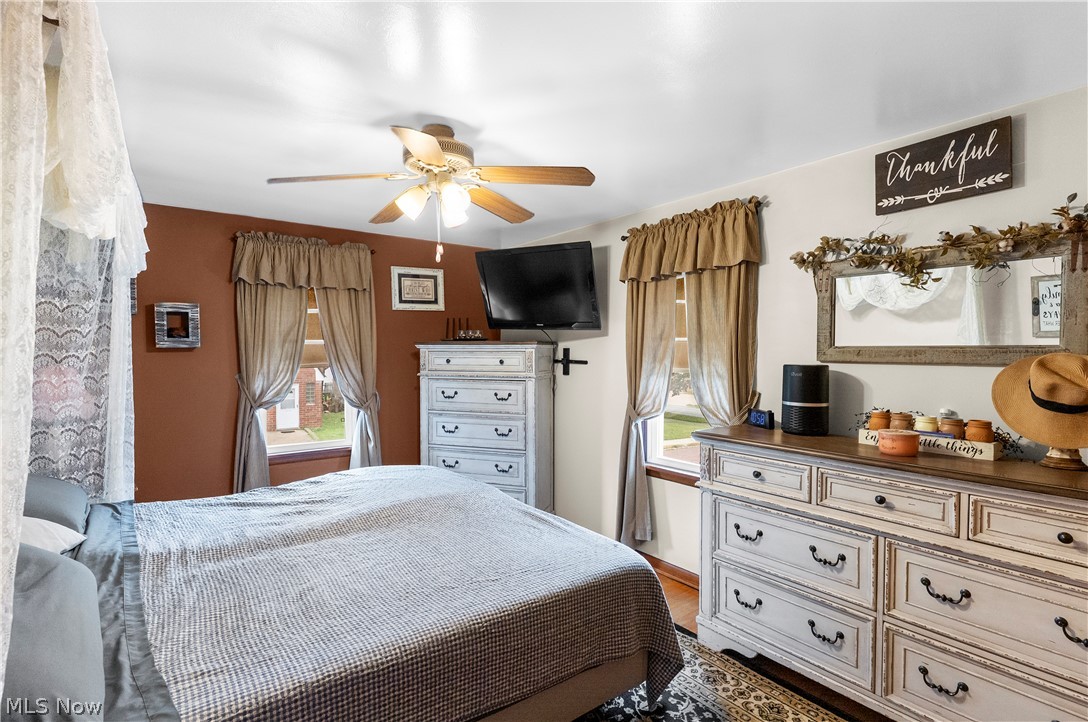 27 E Friend Street Columbiana OH 44408