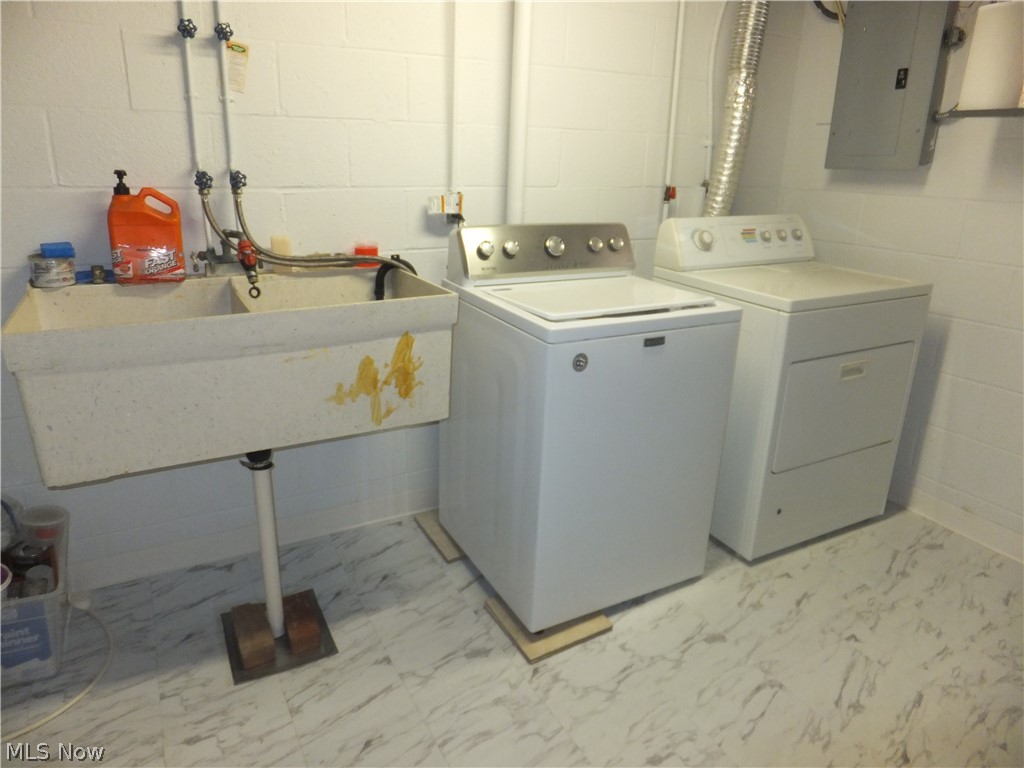 1211 Eric Lane Cleveland OH 44109