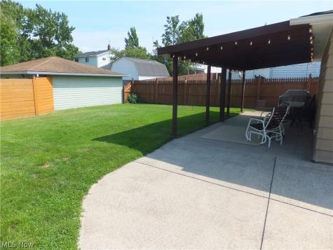 1211 Eric Lane Cleveland OH 44109
