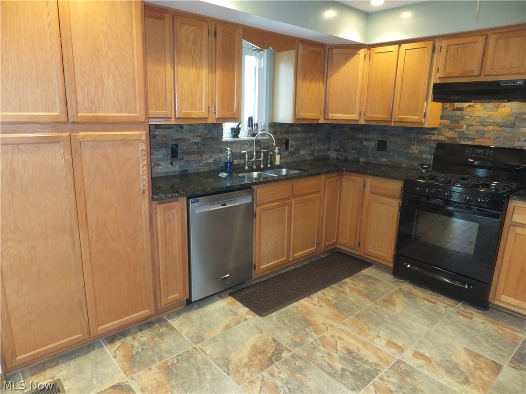 1211 Eric Lane Cleveland OH 44109