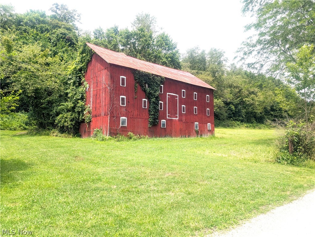 5779 Greer Road SE Uhrichsville OH 44683
