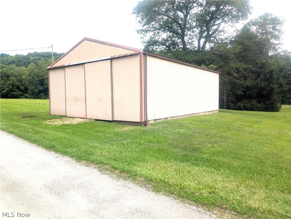 5779 Greer Road SE Uhrichsville OH 44683