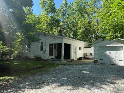 906 Dora Lane Aurora OH 44202