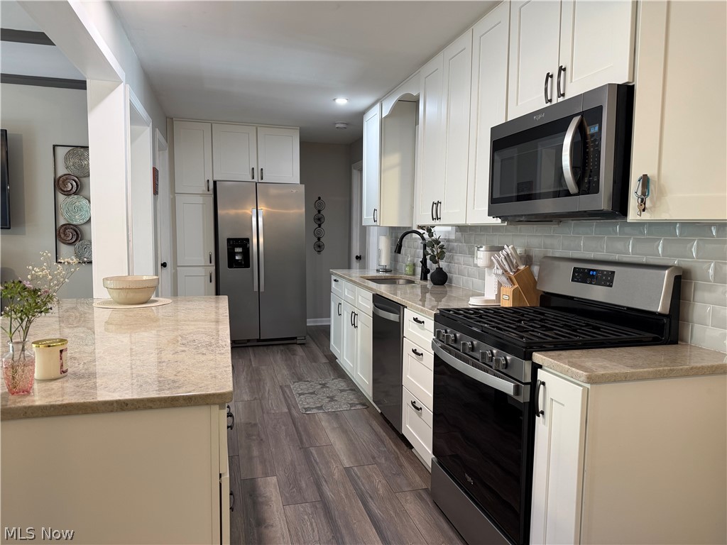 906 Dora Lane Aurora OH 44202
