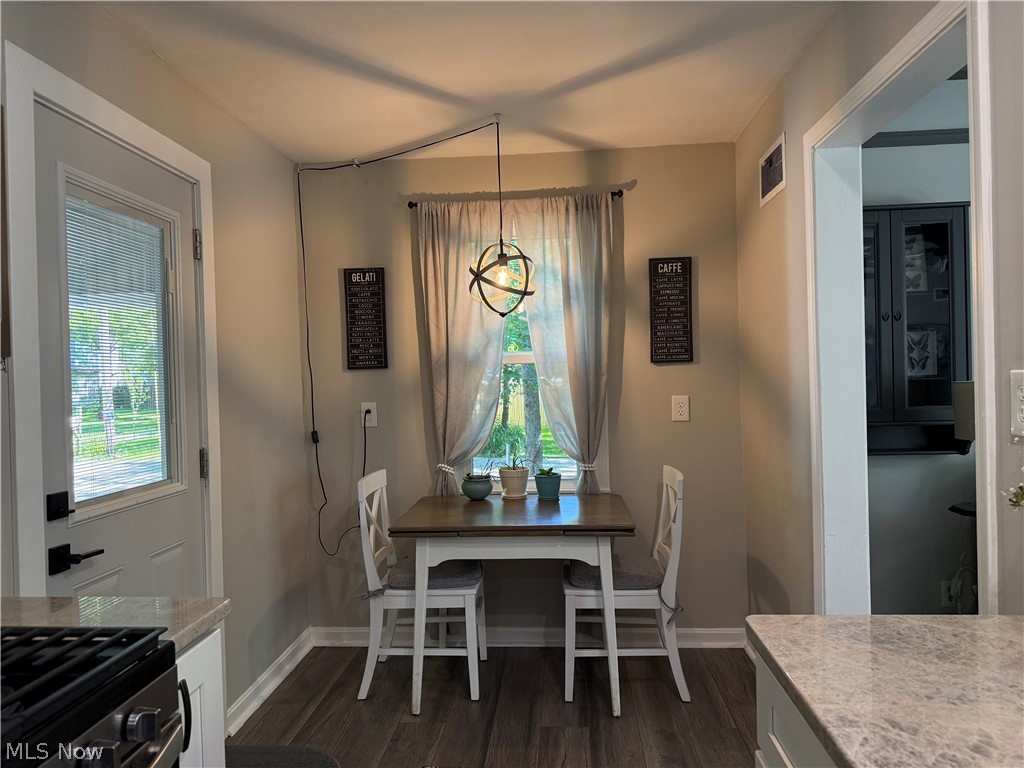 906 Dora Lane Aurora OH 44202