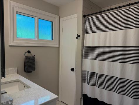 906 Dora Lane Aurora OH 44202
