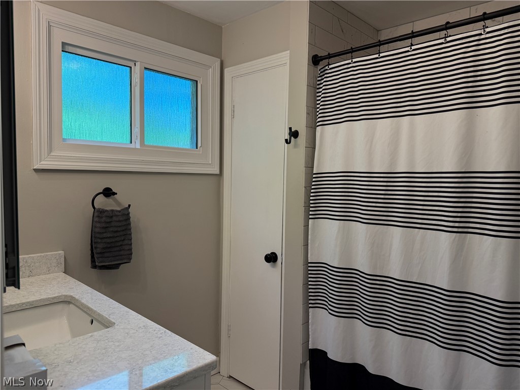 906 Dora Lane Aurora OH 44202