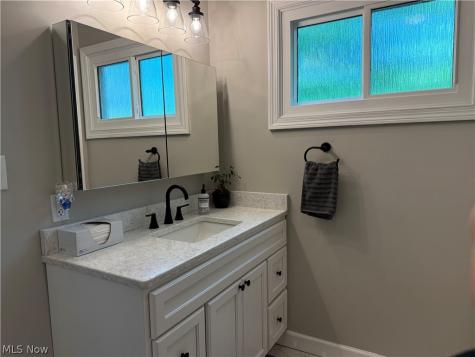 906 Dora Lane Aurora OH 44202