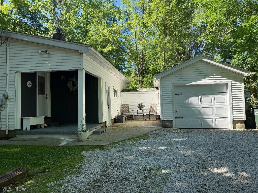 906 Dora Lane Aurora OH 44202