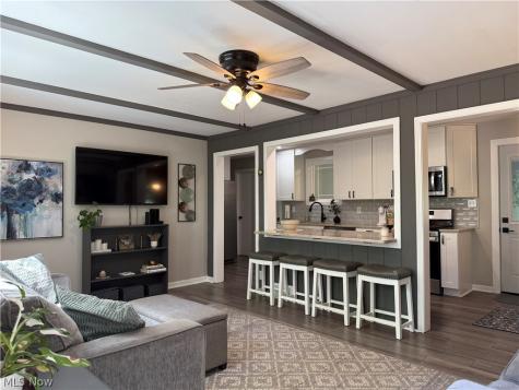 906 Dora Lane Aurora OH 44202