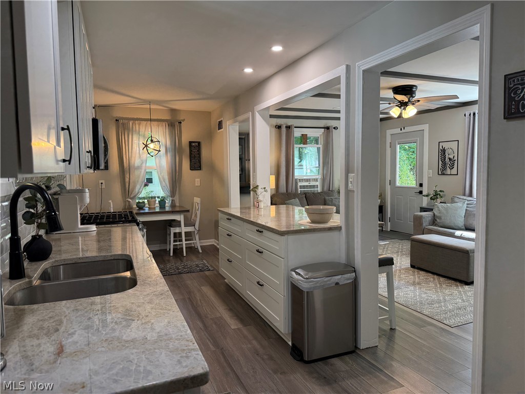 906 Dora Lane Aurora OH 44202
