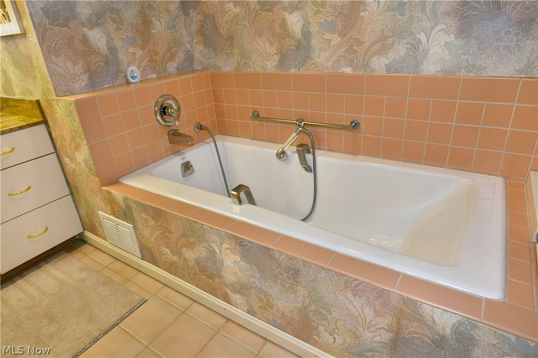 1551 Lake Crest Drive Roaming Shores OH 44084