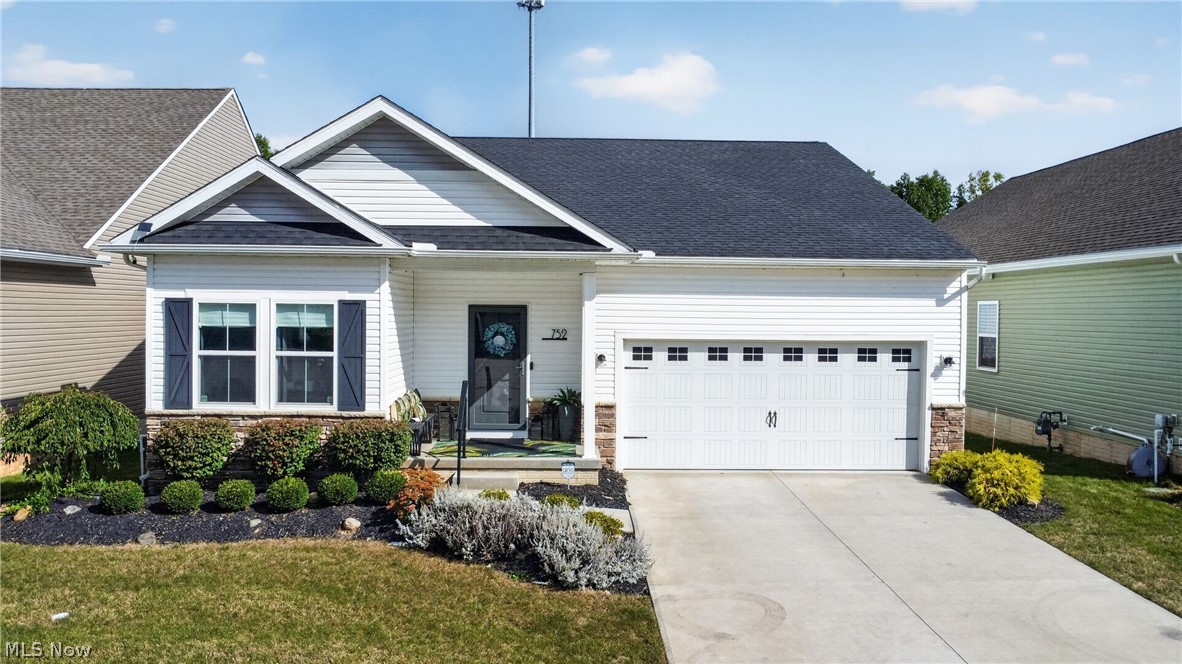 752 Hampshire Court Amherst OH 44001