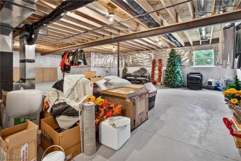 752 Hampshire Court Amherst OH 44001