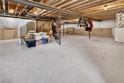 752 Hampshire Court Amherst OH 44001