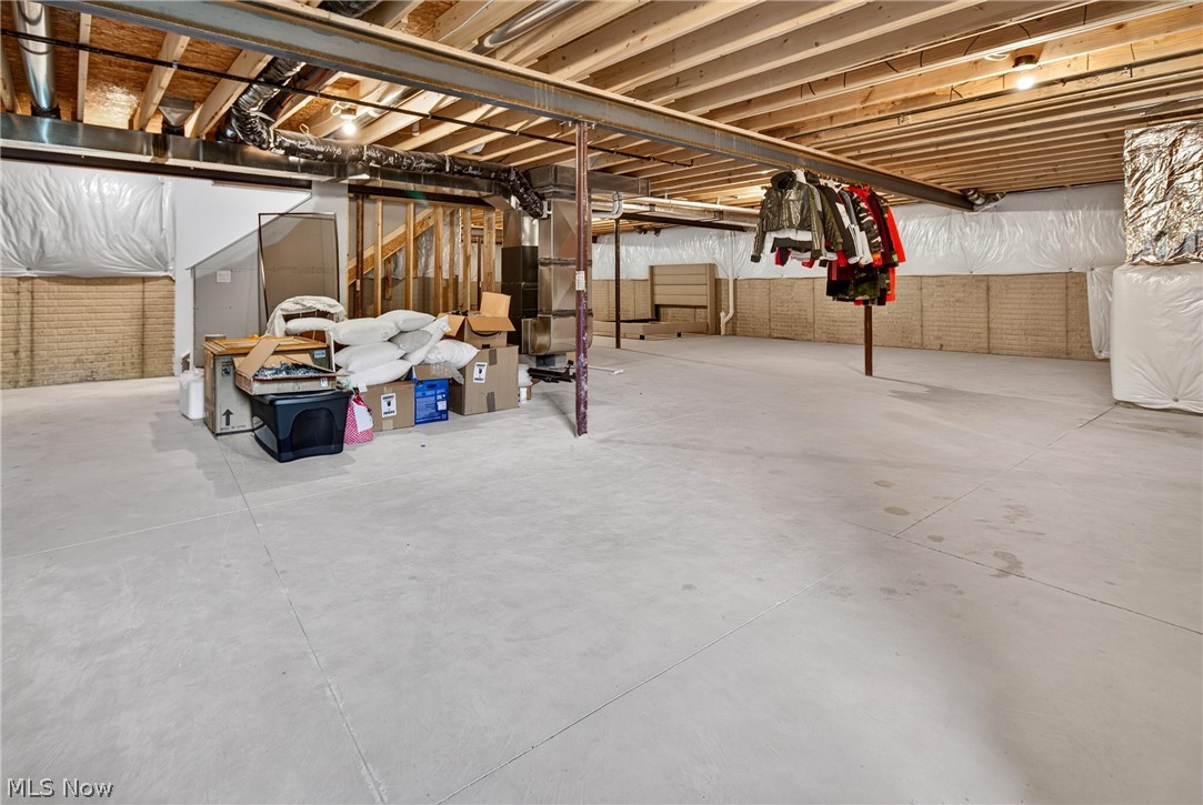 752 Hampshire Court Amherst OH 44001