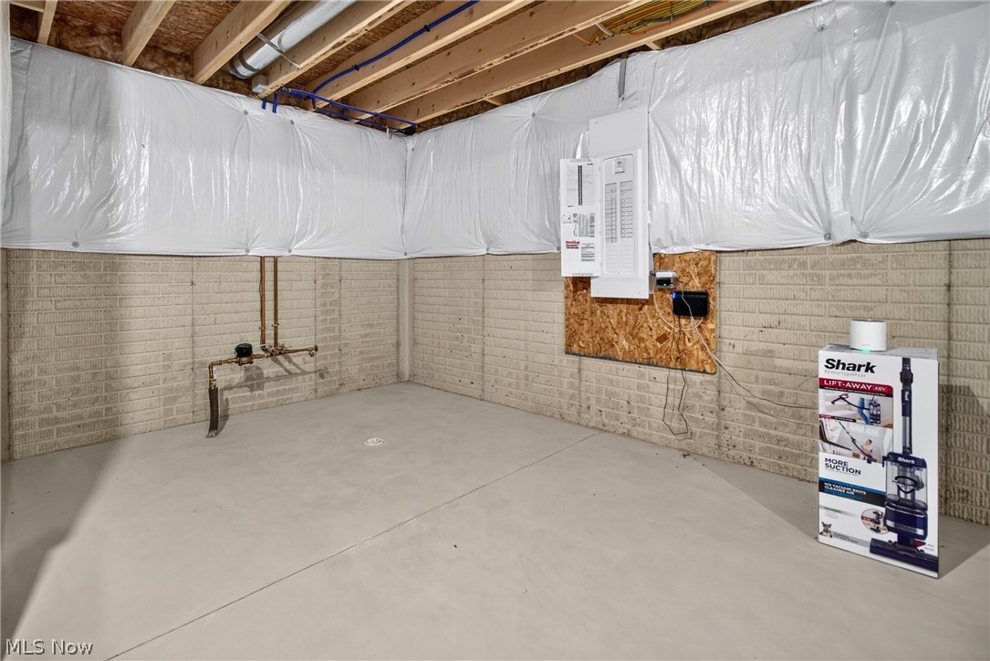 752 Hampshire Court Amherst OH 44001