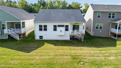 752 Hampshire Court Amherst OH 44001