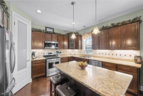 192 Shoreland Circle Willowick OH 44095